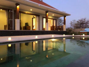 Anyar Beach Villa